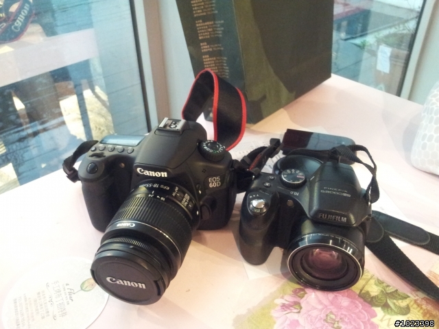 [開箱]人生第一台單眼，Canon EOS 60D ><