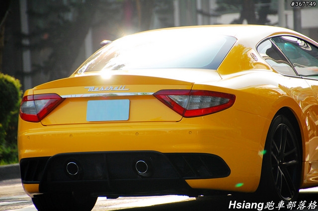 黃藍惡魔，Maserati MC Stradale