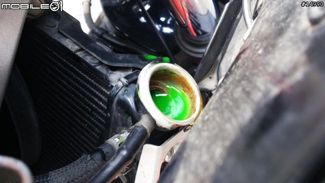 [教學]YAMAHA FZ6S Spec1 更換水箱水，安裝水溫錶、測速器、車充