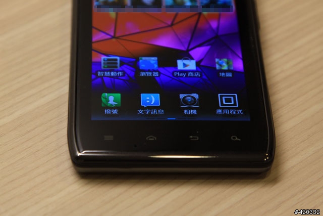 大電量救世主降臨(RAZR Maxx、iPhone 4S、HTC One X、SAMSUNG SII電力大亂鬥 )