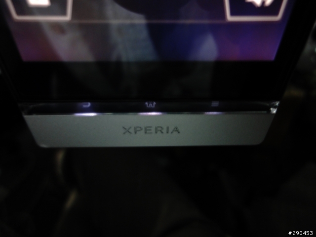 請問xperia p的透明帶的三顆燈光亮度問題