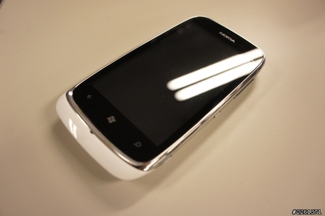 Lumia 610 白色入手囉~ =D