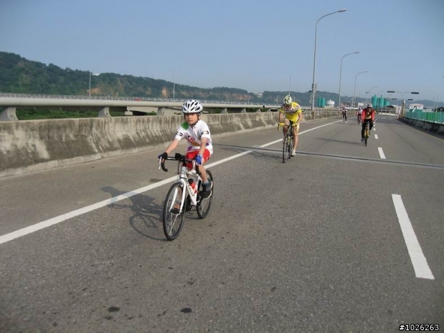 【照片】台72線快速公路樂活飆汗行〈多數為小朋友〉