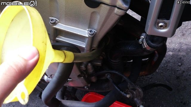 [教學]YAMAHA FZ6S Spec1 更換水箱水，安裝水溫錶、測速器、車充