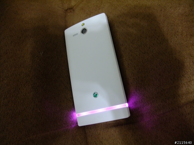SONY  XPERIA U 白/黃 簡易開箱