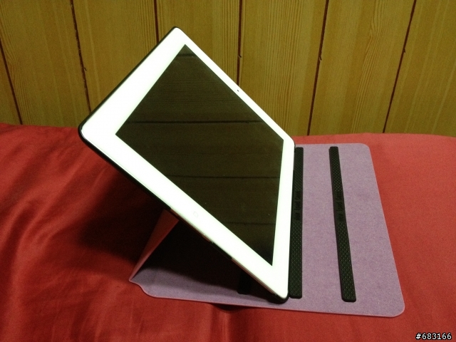 ((●●開箱文))New Ipad 皮套可360度旋轉,可直立跟橫立 + New Ipad Wi-Fi+4G~32G 白色 + 買給小朋友背New Ipad的背包