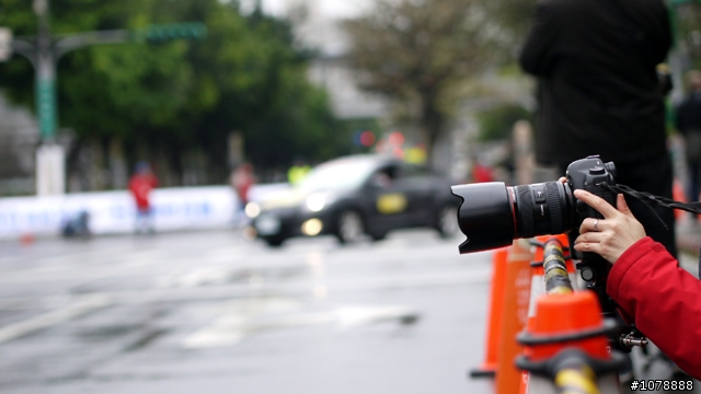 (01看圖) 0310 雨中街賽