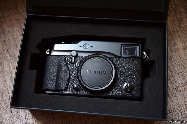 【西西分享】左打全幅機 右打微型單眼？---富士Fujifilm X-Pro1