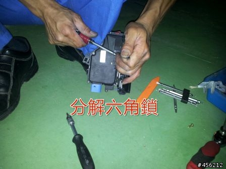 [分享] Golf 5 更換六角鎖之微動開關