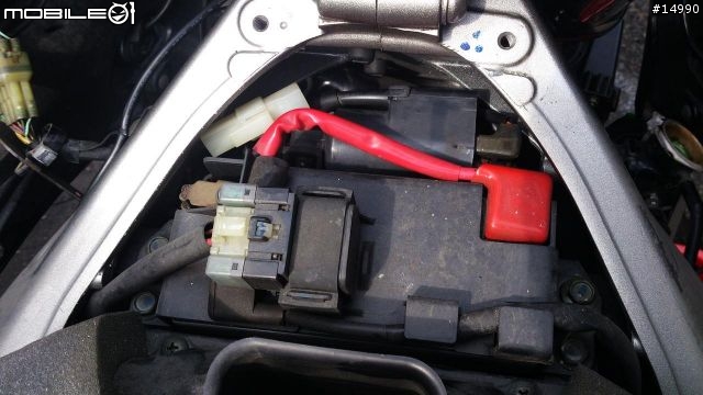 [教學]YAMAHA FZ6S Spec1 更換水箱水，安裝水溫錶、測速器、車充