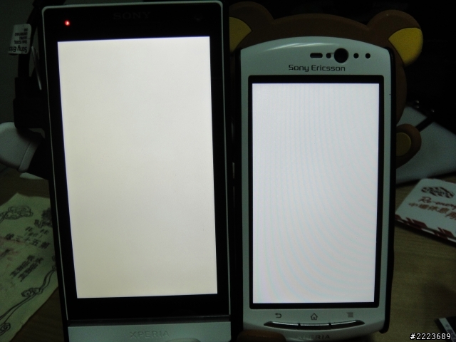xperia s螢幕面板更換後!!(比較)