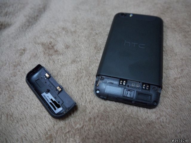 [分享] One v 簡單開箱，長輩的第一支觸控手機送禮成功