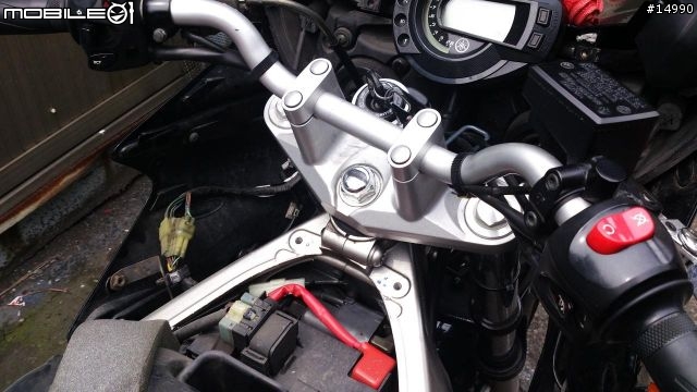 [教學]YAMAHA FZ6S Spec1 更換水箱水，安裝水溫錶、測速器、車充