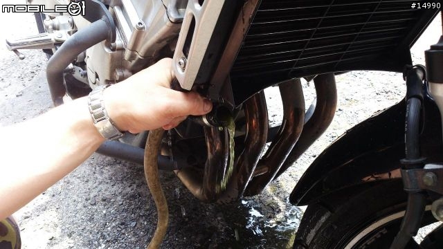 [教學]YAMAHA FZ6S Spec1 更換水箱水，安裝水溫錶、測速器、車充