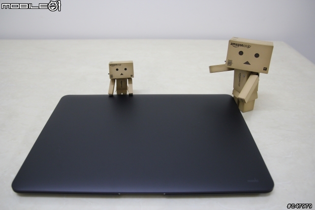 [開箱] Moshi iGlaze for Mac air ~~~