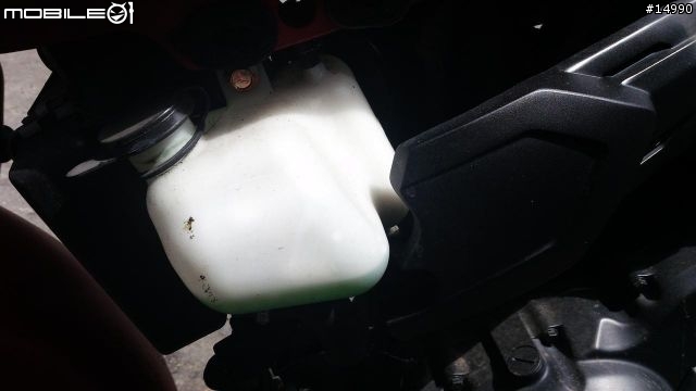 [教學]SYM T2更換水箱水、火星塞、安裝水溫表