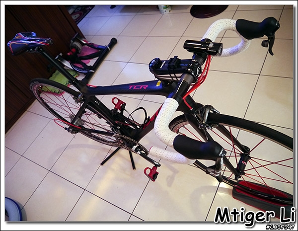 開箱文:我的新戰馬2012 GIANT TCR ADVANCED SL消光黑