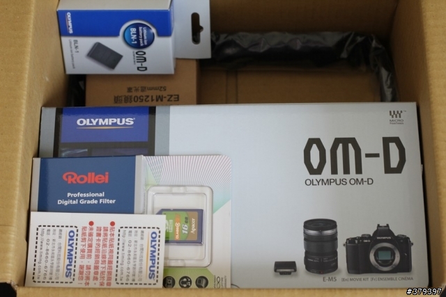 等了許久終於，OM-D銀機開箱