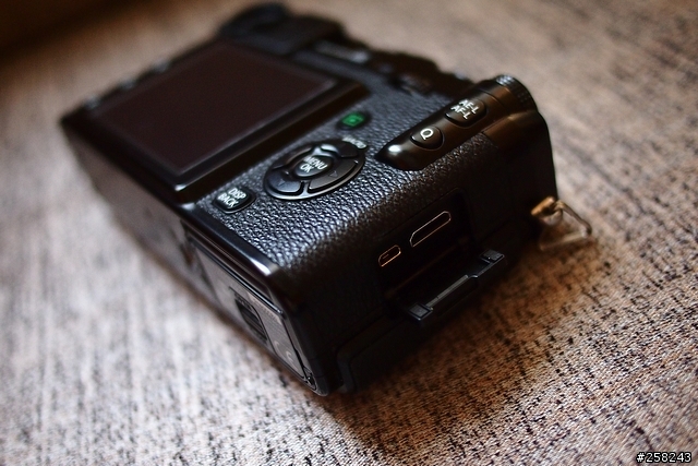 【西西分享】左打全幅機 右打微型單眼？---富士Fujifilm X-Pro1