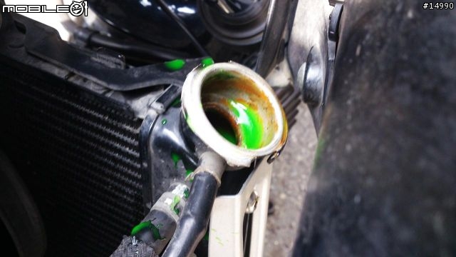 [教學]YAMAHA FZ6S Spec1 更換水箱水，安裝水溫錶、測速器、車充