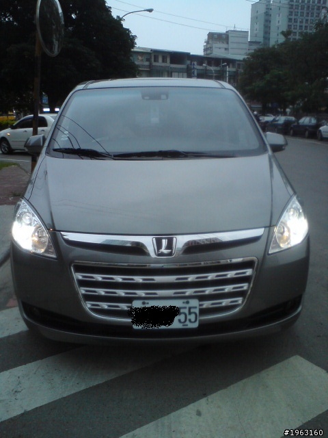 開MPV代步車的第一天，就A到了= =〈圖多多〉