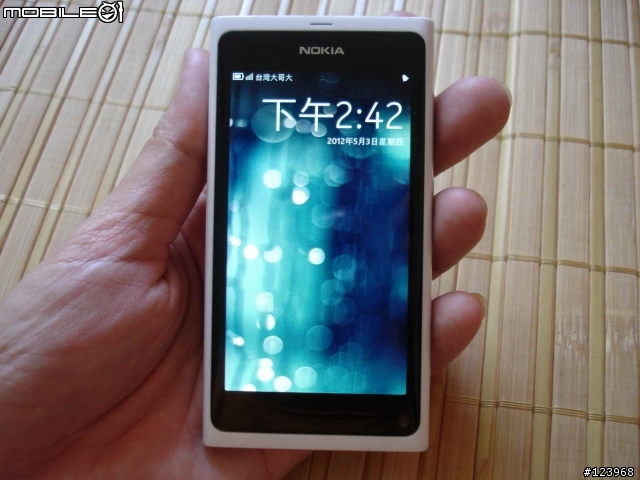 NOKIA N9 白色64G 簡單開箱 5/4 影片更新