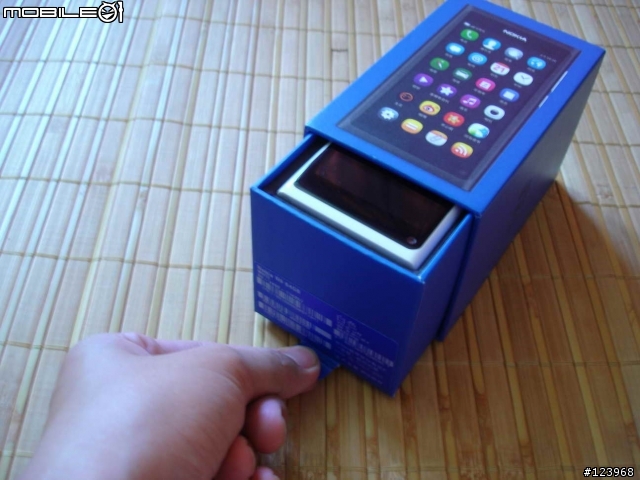 NOKIA N9 白色64G 簡單開箱 5/4 影片更新