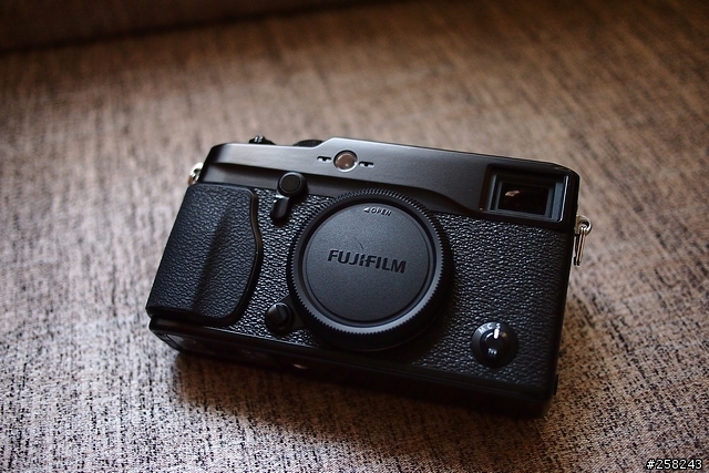 【西西分享】左打全幅機 右打微型單眼？---富士Fujifilm X-Pro1