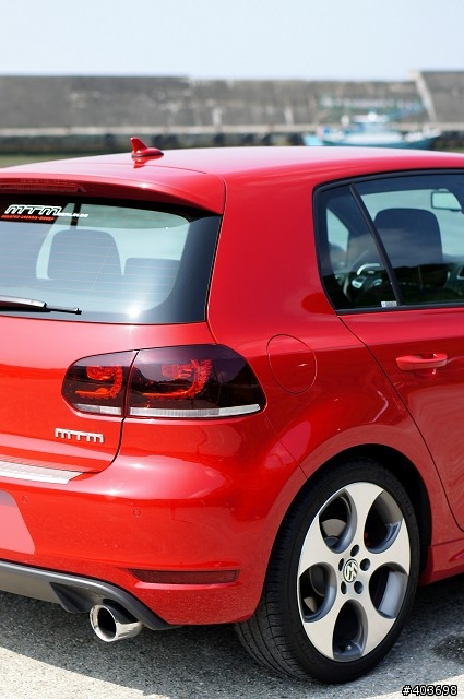 [勸敗]圖多...終於換上GOLF R尾燈,質感又提升了!