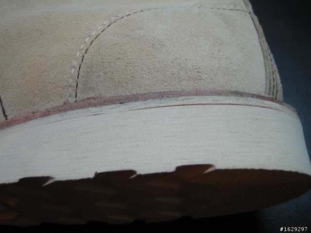 請問這樣是正常的嘛? red wing 8173