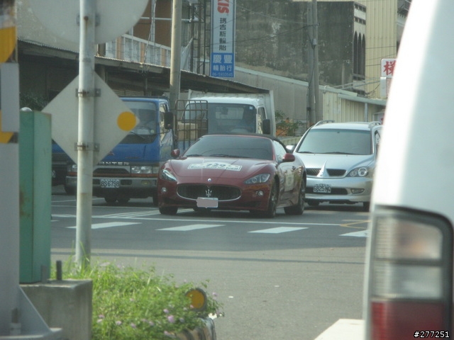 分享在路上巧遇的海神牌帥氣跑車...有夠帥的