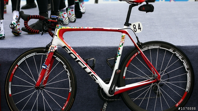 (01看圖) 0310 雨中街賽