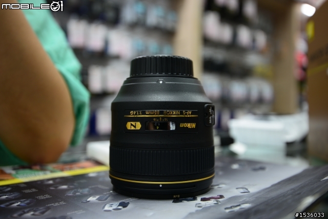 表姊與表妹：85mm 1.4G(D800拍攝)開箱文