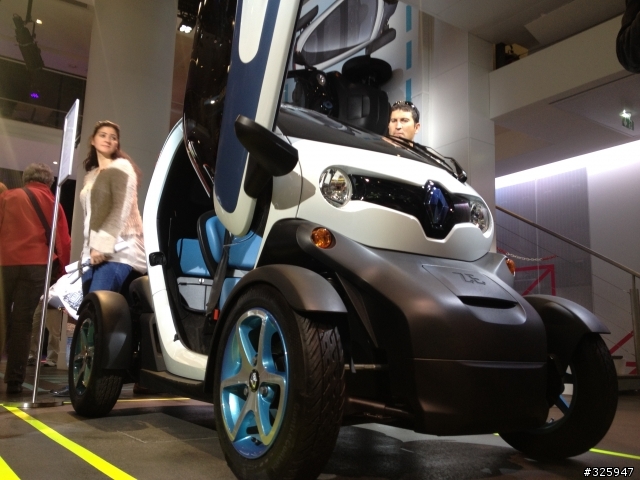 NEW YARIS HYBRID 開   箱