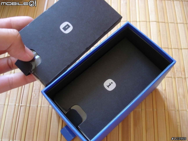 NOKIA N9 白色64G 簡單開箱 5/4 影片更新