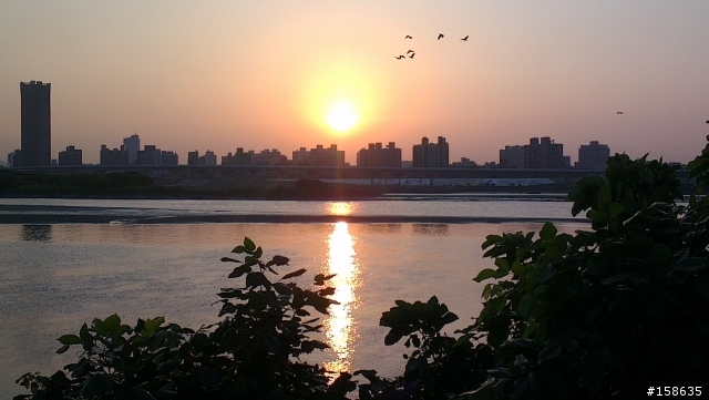 one x~ip4s~sony hx5v 隨手拍