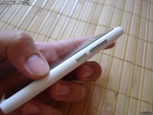 NOKIA N9 白色64G 簡單開箱 5/4 影片更新