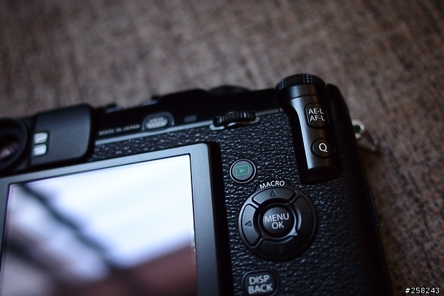 【西西分享】左打全幅機 右打微型單眼？---富士Fujifilm X-Pro1