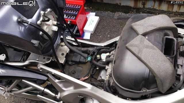 [教學]YAMAHA FZ6S Spec1 更換水箱水，安裝水溫錶、測速器、車充