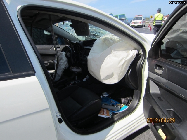 (車禍畫面,慎入)選擇較新的汽車科技還蠻重要的