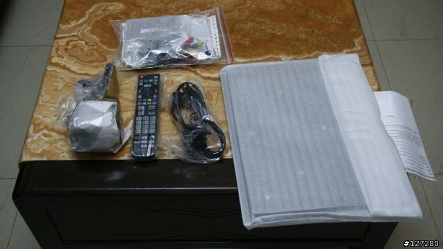 [純開箱不測試] Panasonic 2012新機 TH-P42ST50W (6/7 更新一點小心得)