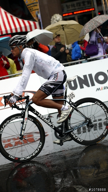 (01看圖) 0310 雨中街賽