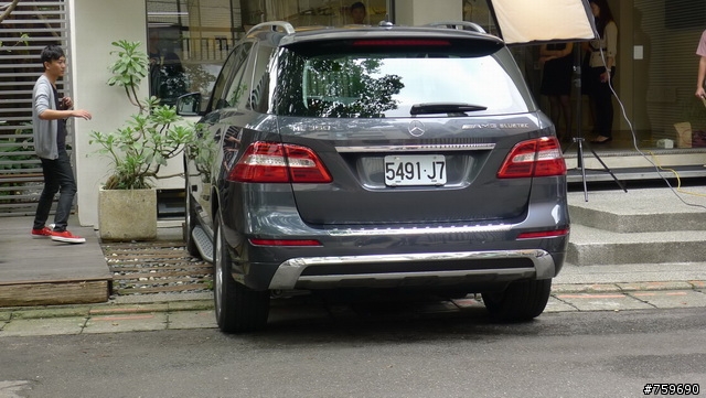 ALL NEW M CLASS ML350 AMG 跑到我家一樓了