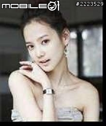 請問一下這張是哪位韓國藝人～知道的告訴我好嗎？謝謝