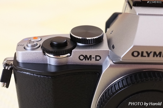 望穿秋水～Olympus OM-D E-M5 銀機開箱