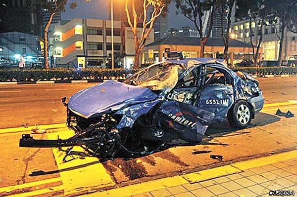 新加坡 法拉利闖紅燈 駕駛當場死亡