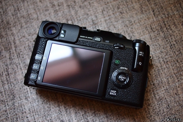 【西西分享】左打全幅機 右打微型單眼？---富士Fujifilm X-Pro1