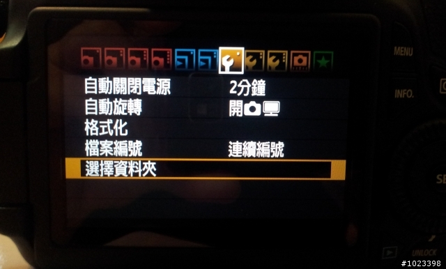 [開箱]人生第一台單眼，Canon EOS 60D ><