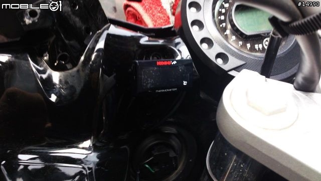 [教學]YAMAHA FZ6S Spec1 更換水箱水，安裝水溫錶、測速器、車充