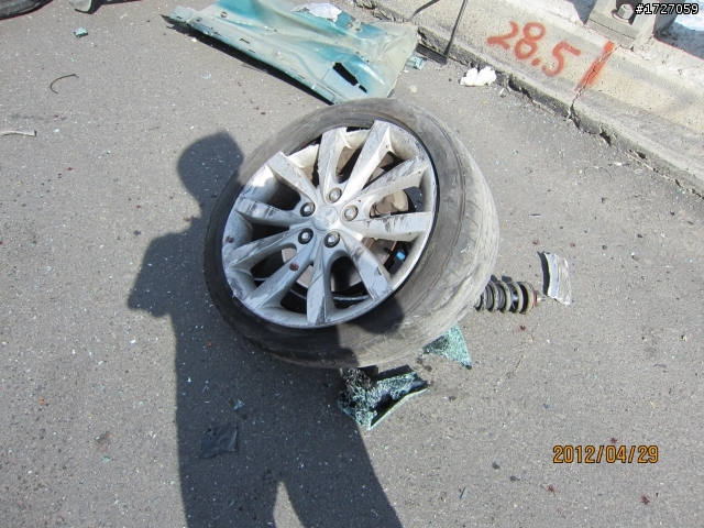 (車禍畫面,慎入)選擇較新的汽車科技還蠻重要的